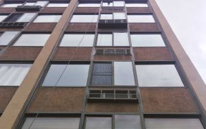 old windows that could benefit from commercial building window retrofit services